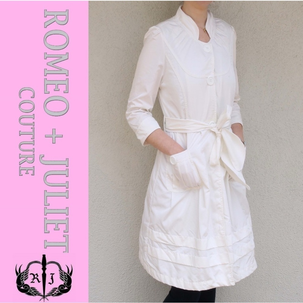 Romeo + Juliet Couture White Trench Coat Belt Big Buttons Pockets Size Small